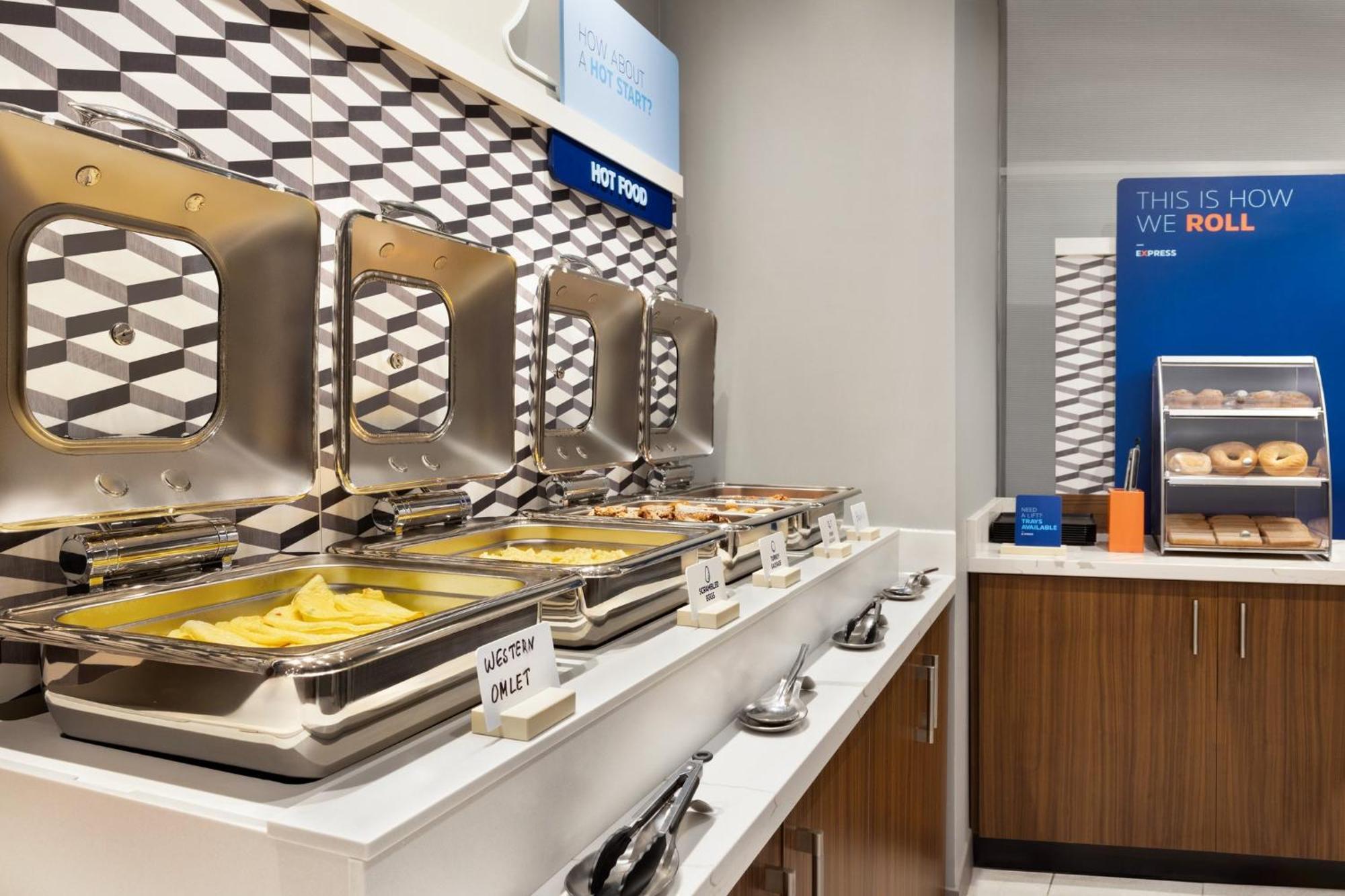 Holiday Inn Express - Strathroy By Ihg Dış mekan fotoğraf