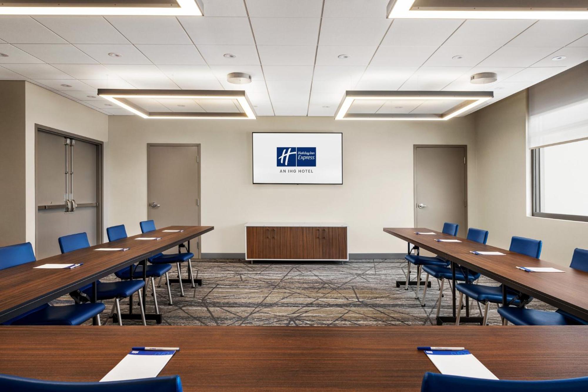 Holiday Inn Express - Strathroy By Ihg Dış mekan fotoğraf