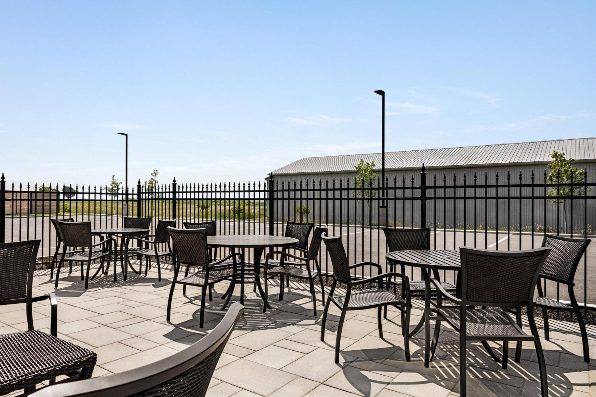 Holiday Inn Express - Strathroy By Ihg Dış mekan fotoğraf