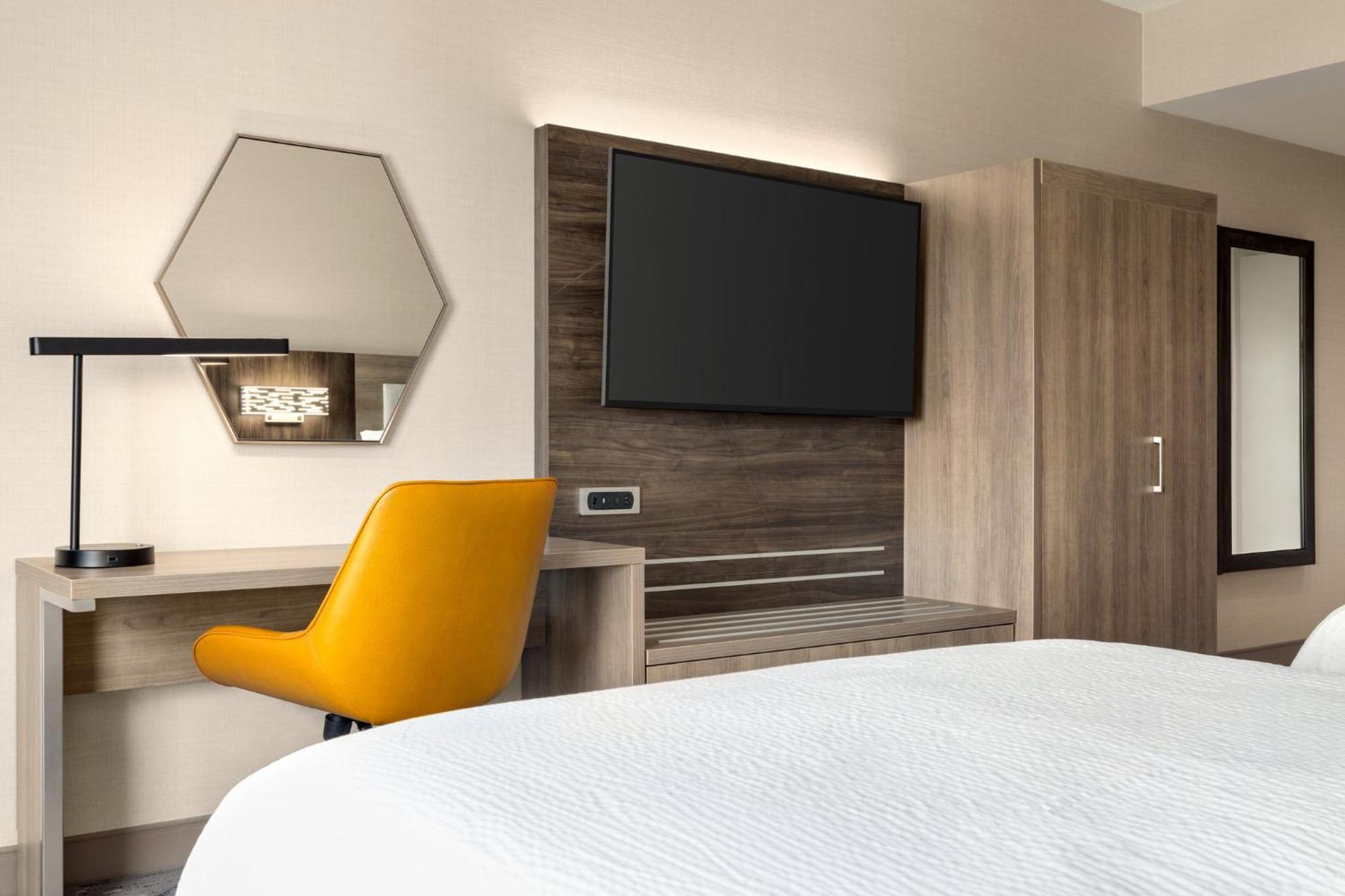 Holiday Inn Express - Strathroy By Ihg Dış mekan fotoğraf